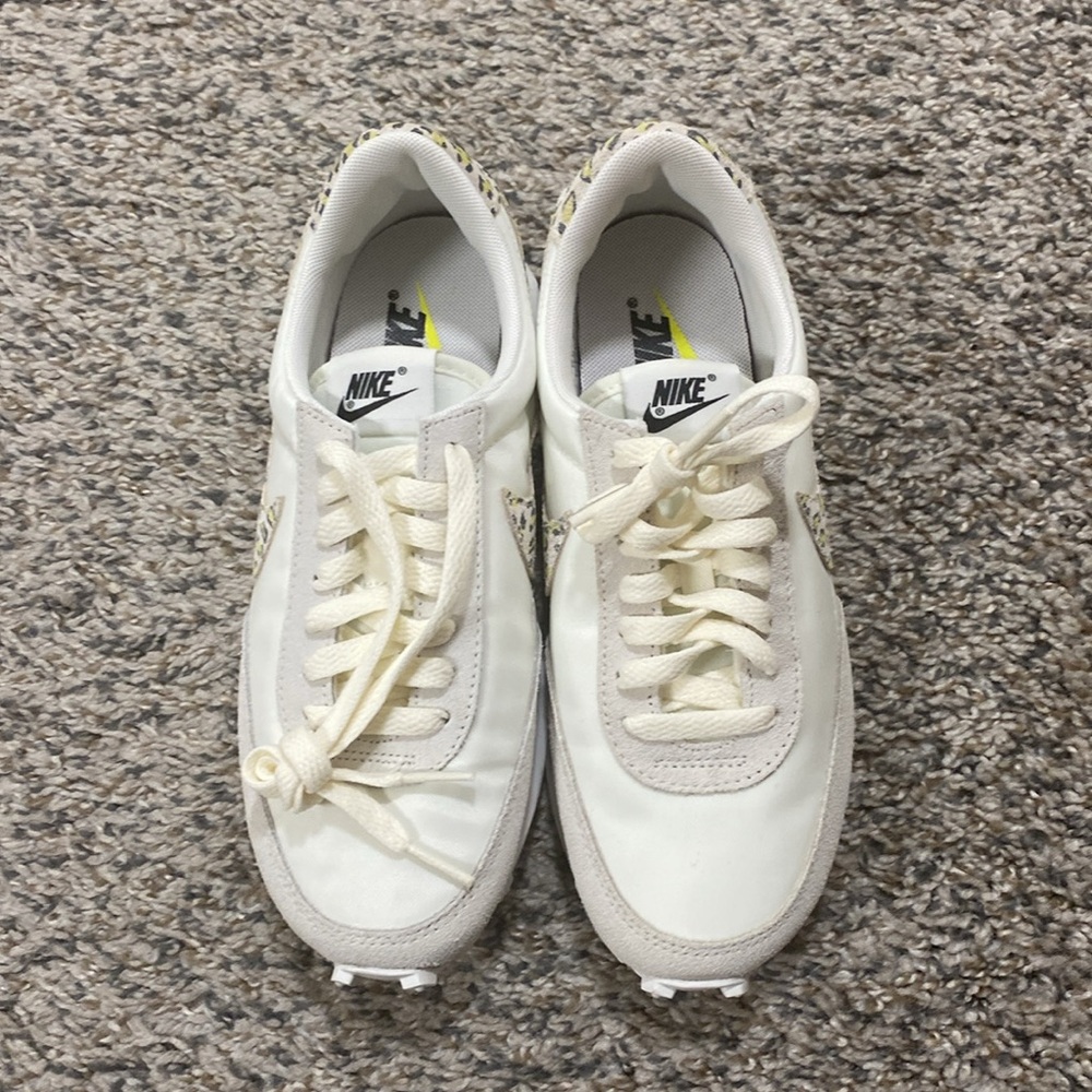 Nike Women's Daybreak White Leopard Sail Running Shoes Size 6 NWOT